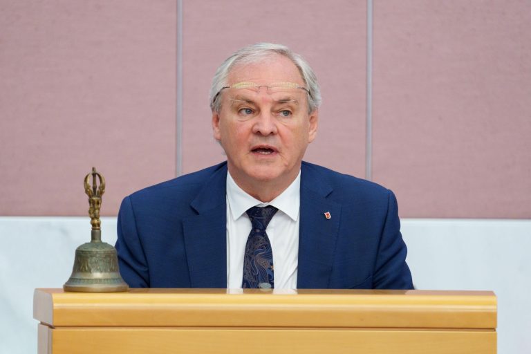 Tohuwabohu im Landtag: Landtagspräsident bricht Aktuelle Stunde ab – dann braucht es den Videobeweis