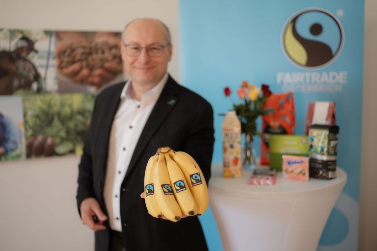 Produkttisch-2025-Geschäftsführung-FAIRTRADE Österreich-Safia El Maataoui-2.jpg