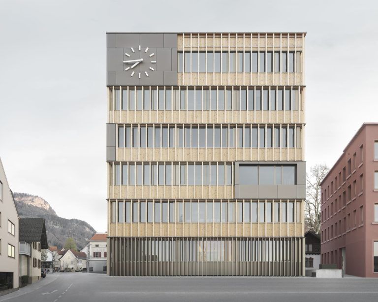 Rathaus Hohenems Aussen hoch 1 (c) Adolf Bereuter.jpg