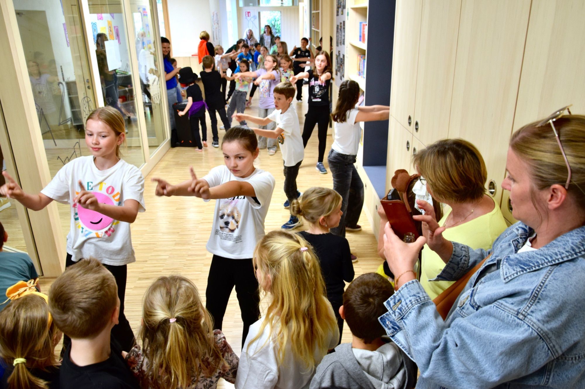 Tanzvorführung der Volksschule Silbertal