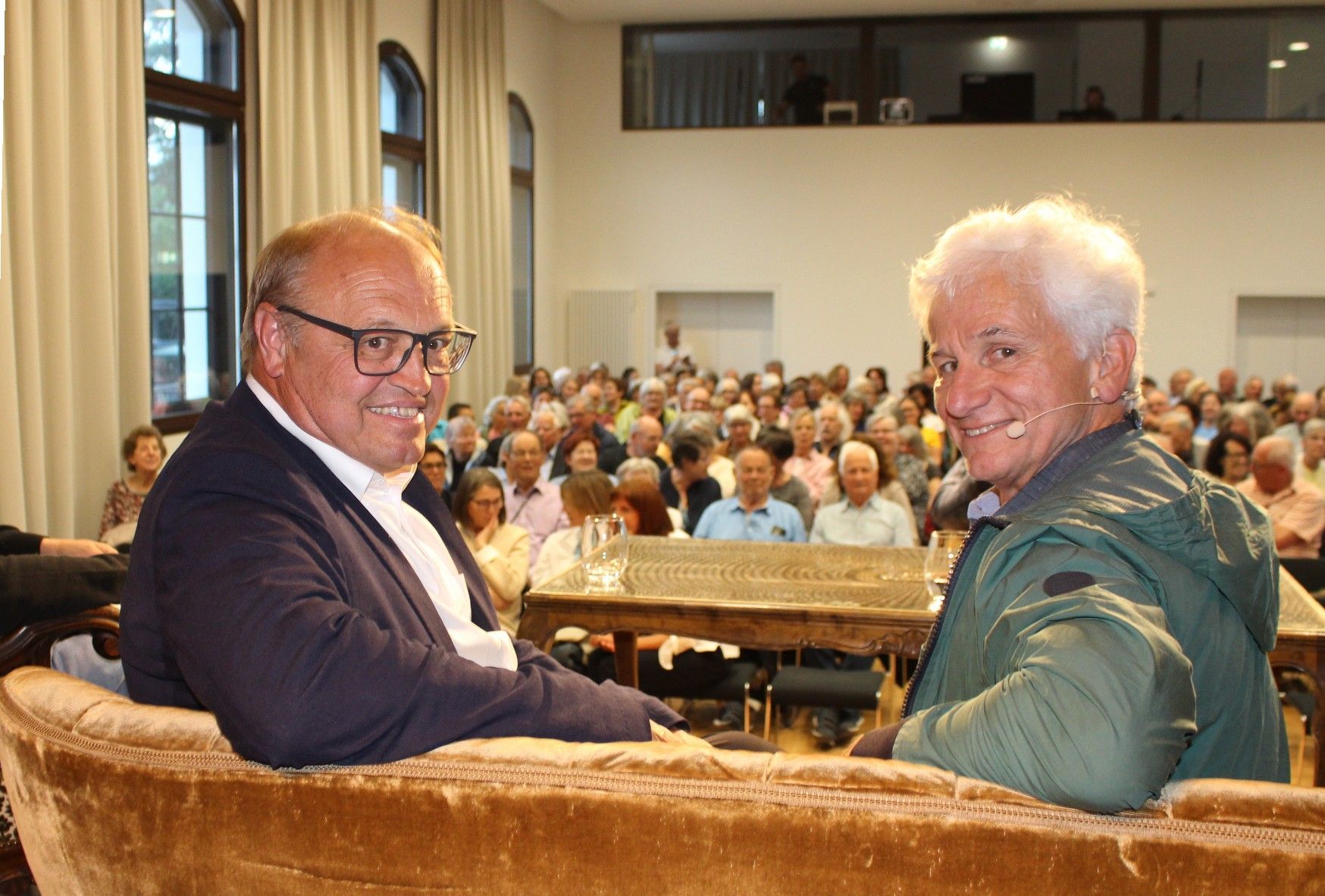 Bürgermeister Elmar Rhomberg und Gemeindearzt Dr. Hubert Dörler stehen als Betroffene an der Spitze der Initiative „Mir luagand ufanand“, die im vollbesetzten Vereinshaus vorgestellt wurde. PETER STRAUSS