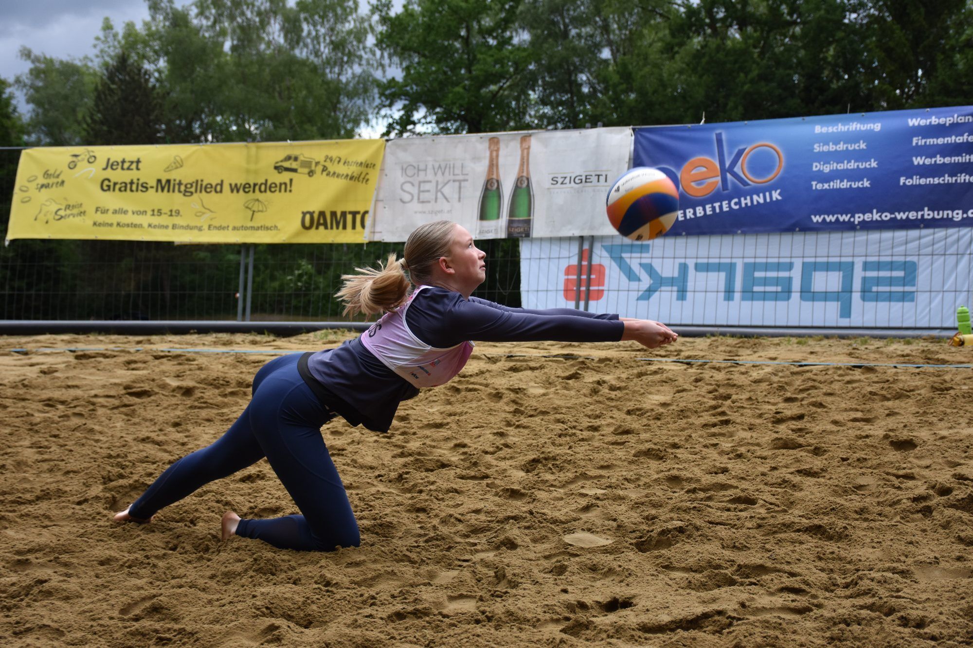 Beachvolleyballer trotzten Wind und Wetter