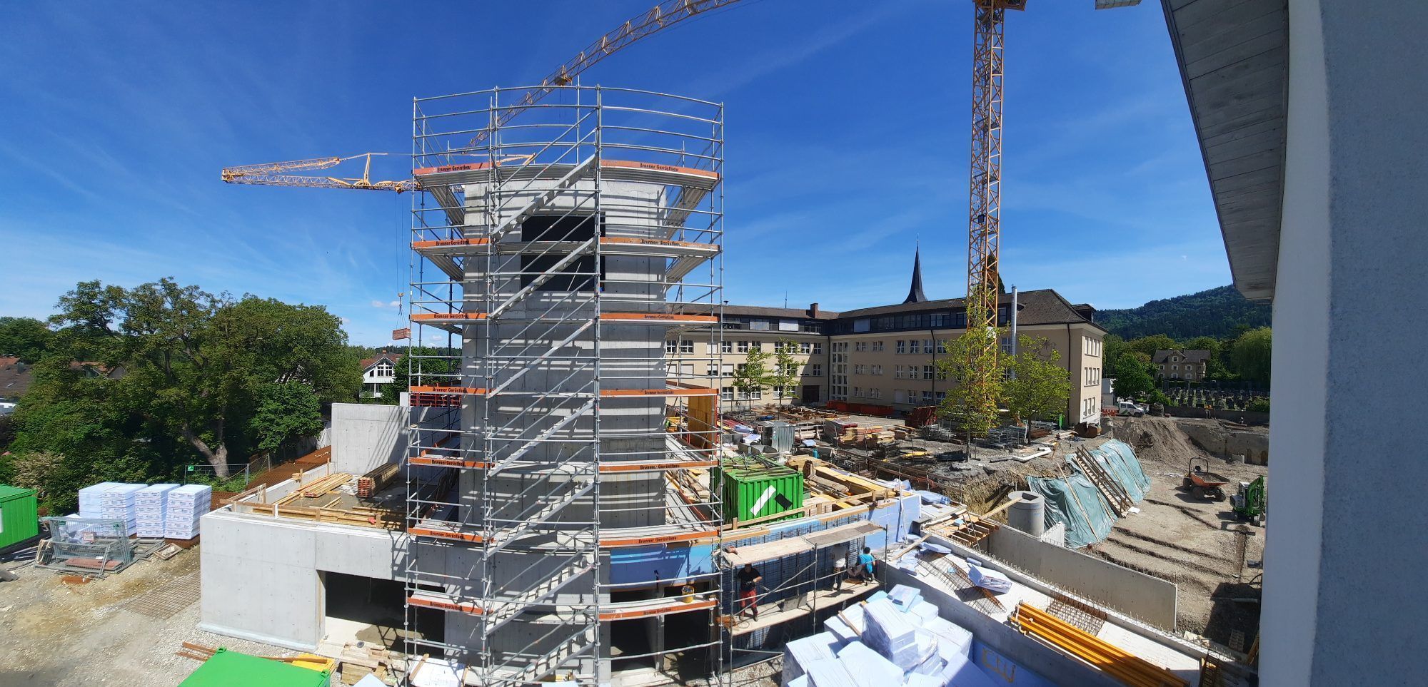 Im Weitwinkel werden die Dimensionen der Großbaustelle Schulcampus mit Bruttoinvestition von über 40 Millionen Euro im Zentrum von Hörbranz besonders sichtbar. 