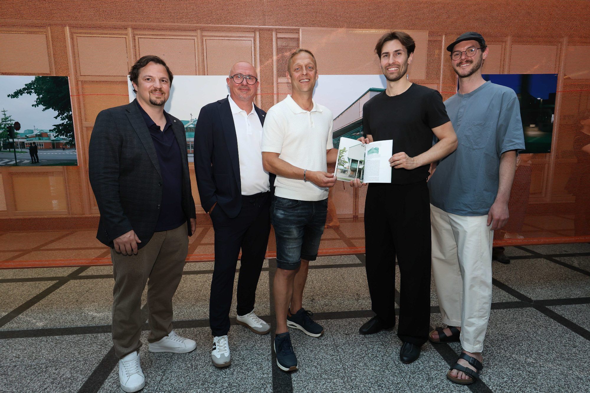 Dominik Lumetzberger (ÖBB INFRA), StR. Robert Pockenauer, Straßenplaner Steffen sChröck, Architekten Fabian Tobias Reiner und Sven Högger.