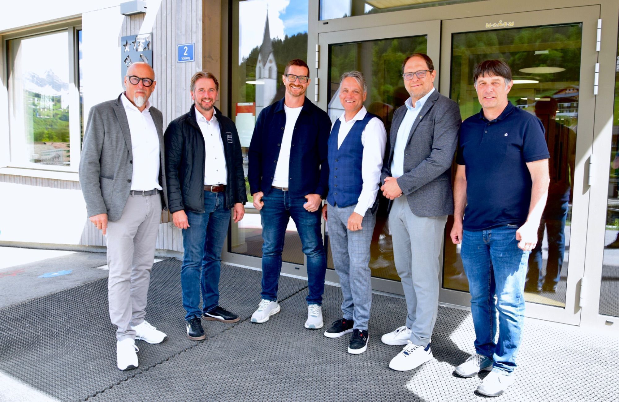 Gerhard Maier (Maier Bau Consult), Standesrepräsentant Daniel Sandrell, Thomas Ganahl (Maier Bau Consult), Bürgermeister Thomas Zudrell (Silbertal), Bürgermeister Jürgen Haller (Schruns) und Bürgermeister Gerhard Vonier (Tschagguns)