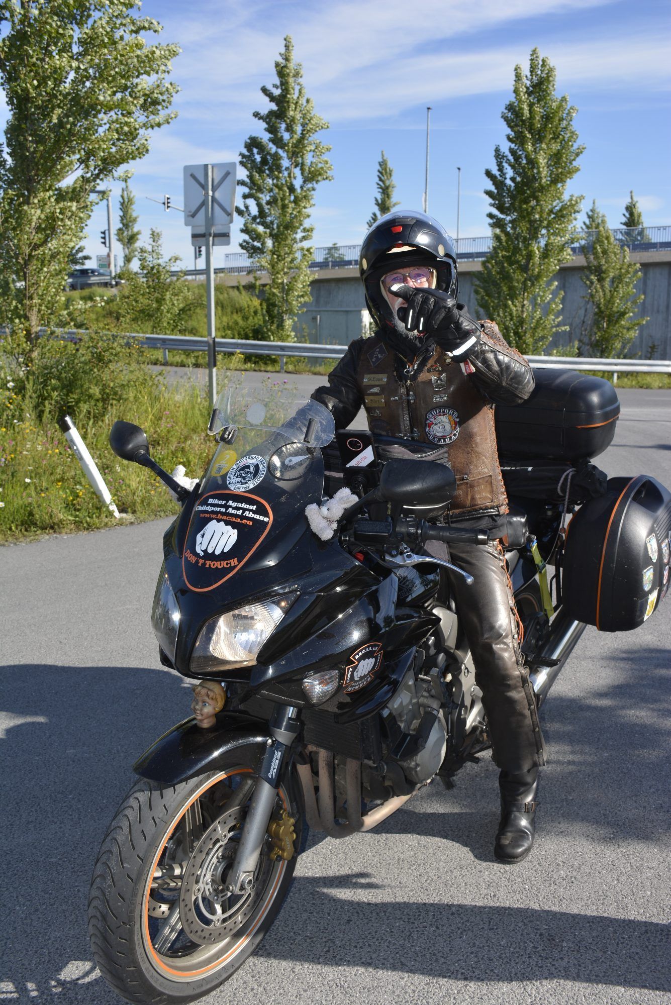 Pfarrer Alois kam in Lederkluft – und 350 Biker folgten ihm nach Hard