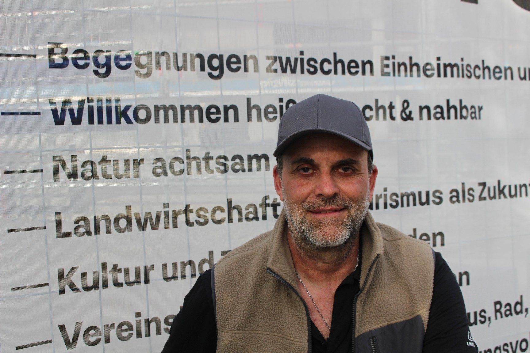 Keine zehn Tage benötigte Renato Huber mit dem Team der Zimmerei Huber, um das neue Mellauer Gemeindehaus „aufzurichten“.