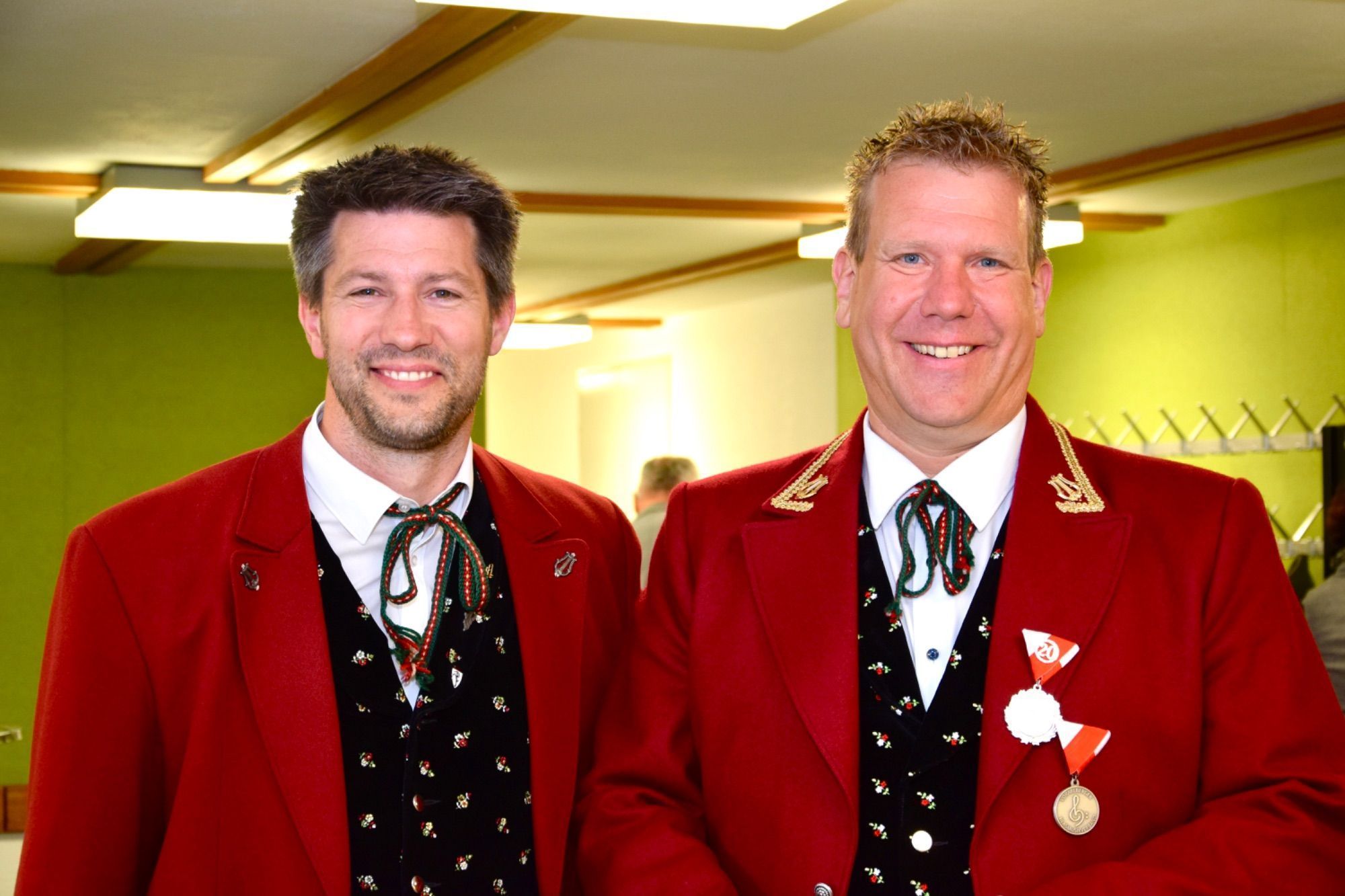 Der Obmann des Musikverein Braz, Patrick Bertsch, und Kapellmeister Christian Mathis, der in diesem Jahr sein zweites Frühjahrskonzert mit dem Verein gab.