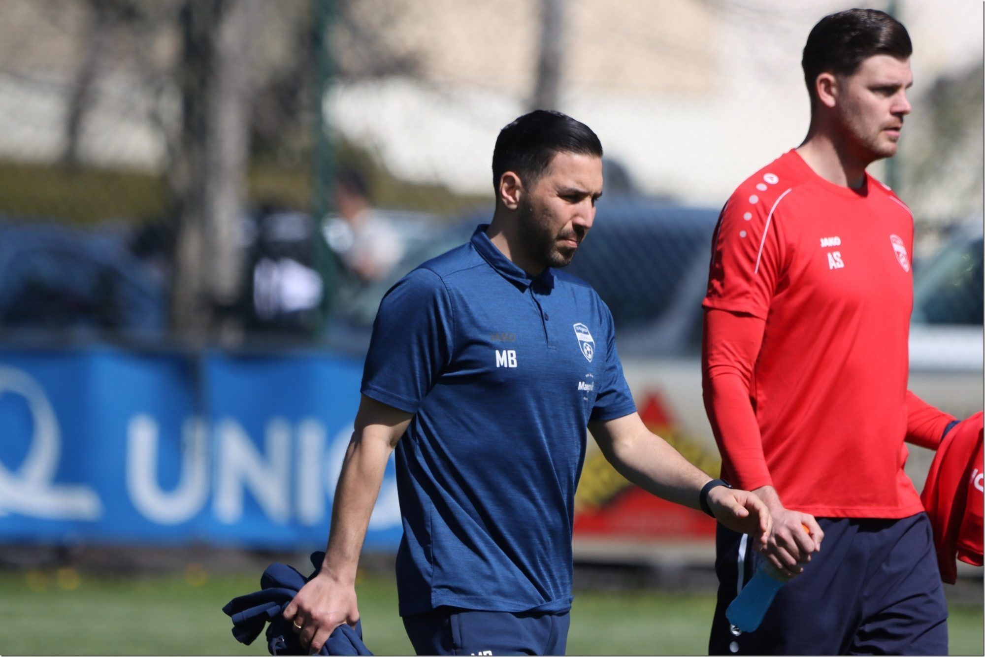 Lochau Trainer Metin Batir (l.) will doppelt feiern. KNOBEL