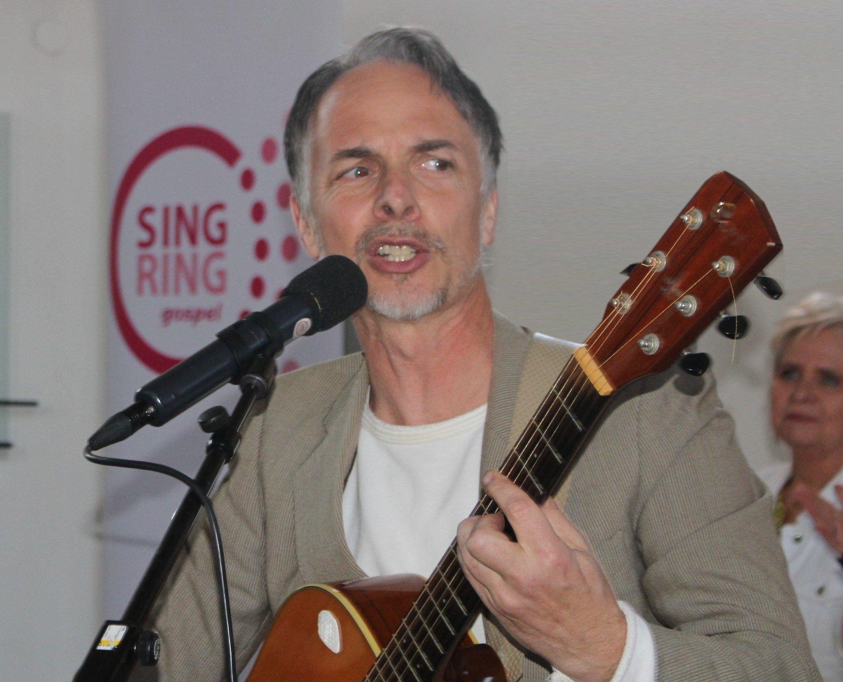 Seit seiner Gründung wird der Gospelchor SingRing von Michael Perčinlić geleitet.