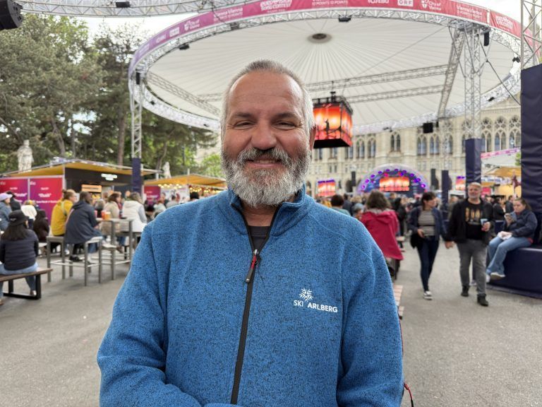 ESC in Wien: Zwischen Glitzer, Warteschlangen und großer Show