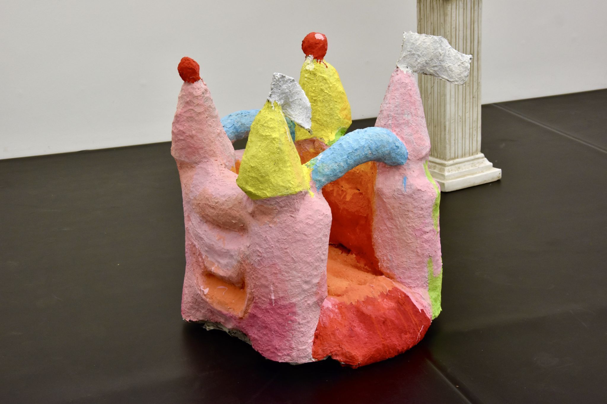 Die Exposition dauert bis 7. Juni. Die Öffnungszeiten sind von Mittwoch bis Samstag, Sonn- und Feiertag von 15 bis 18 Uhr.