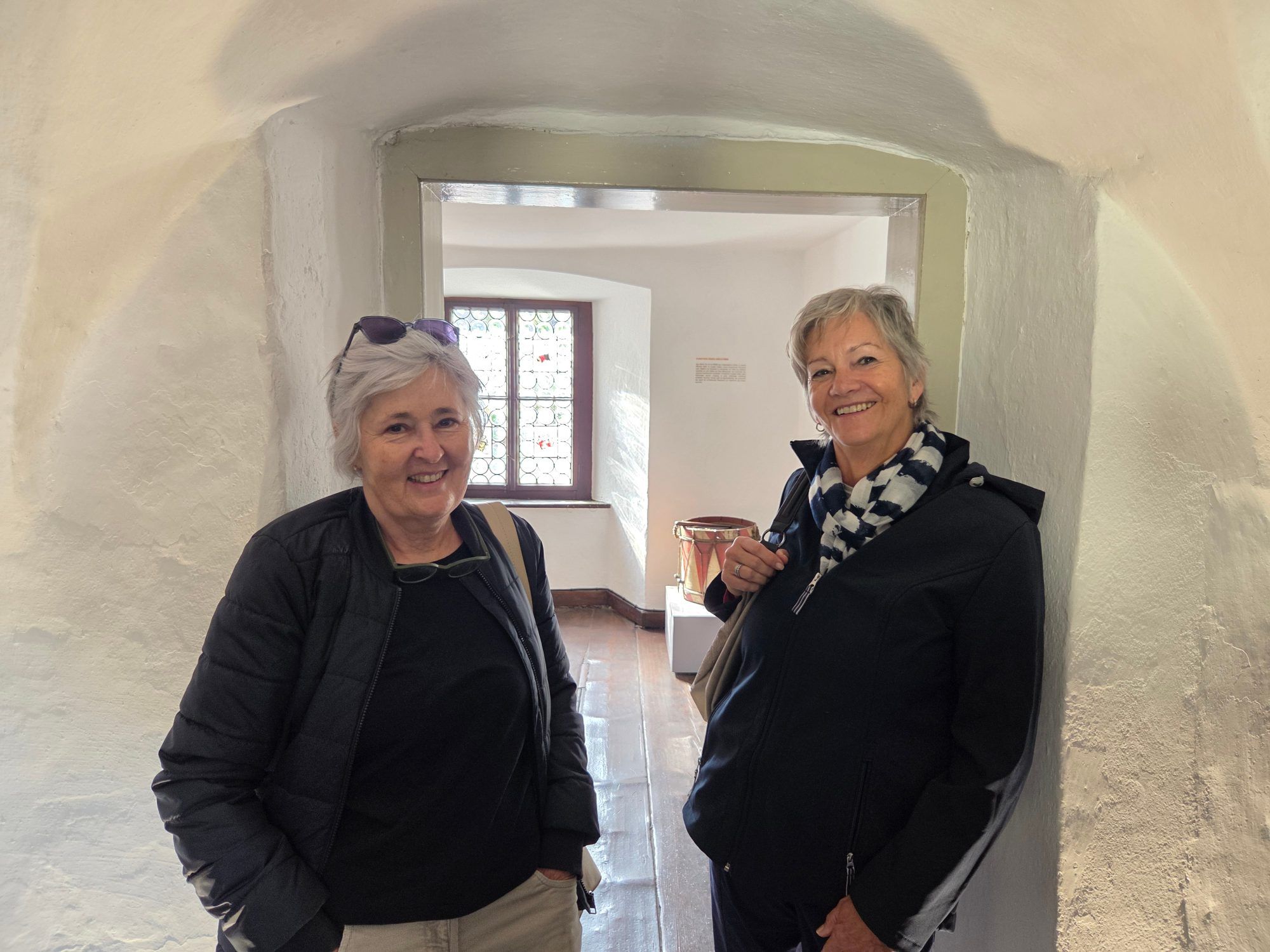 Angelika Hagspiel (li.) und Christine Libardi als interessierte Zuhörerinnen (Foto OS)