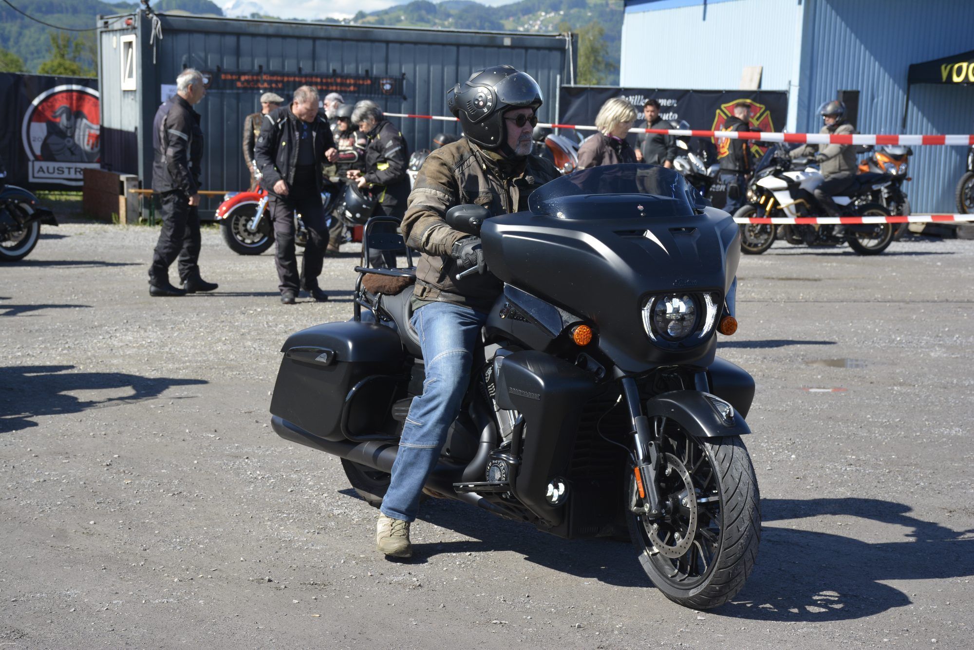 Pfarrer Alois kam in Lederkluft – und 350 Biker folgten ihm nach Hard