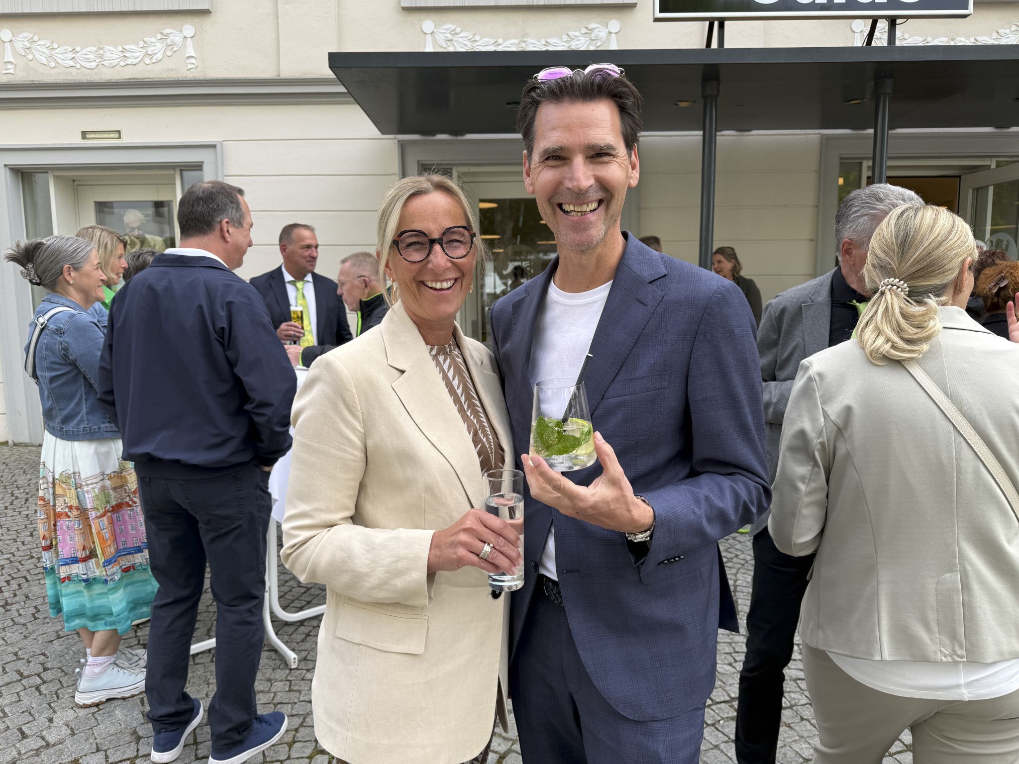 Unter den Besuchern: Claudia und Paul Mathis (Weirather Uhren Schmuck)