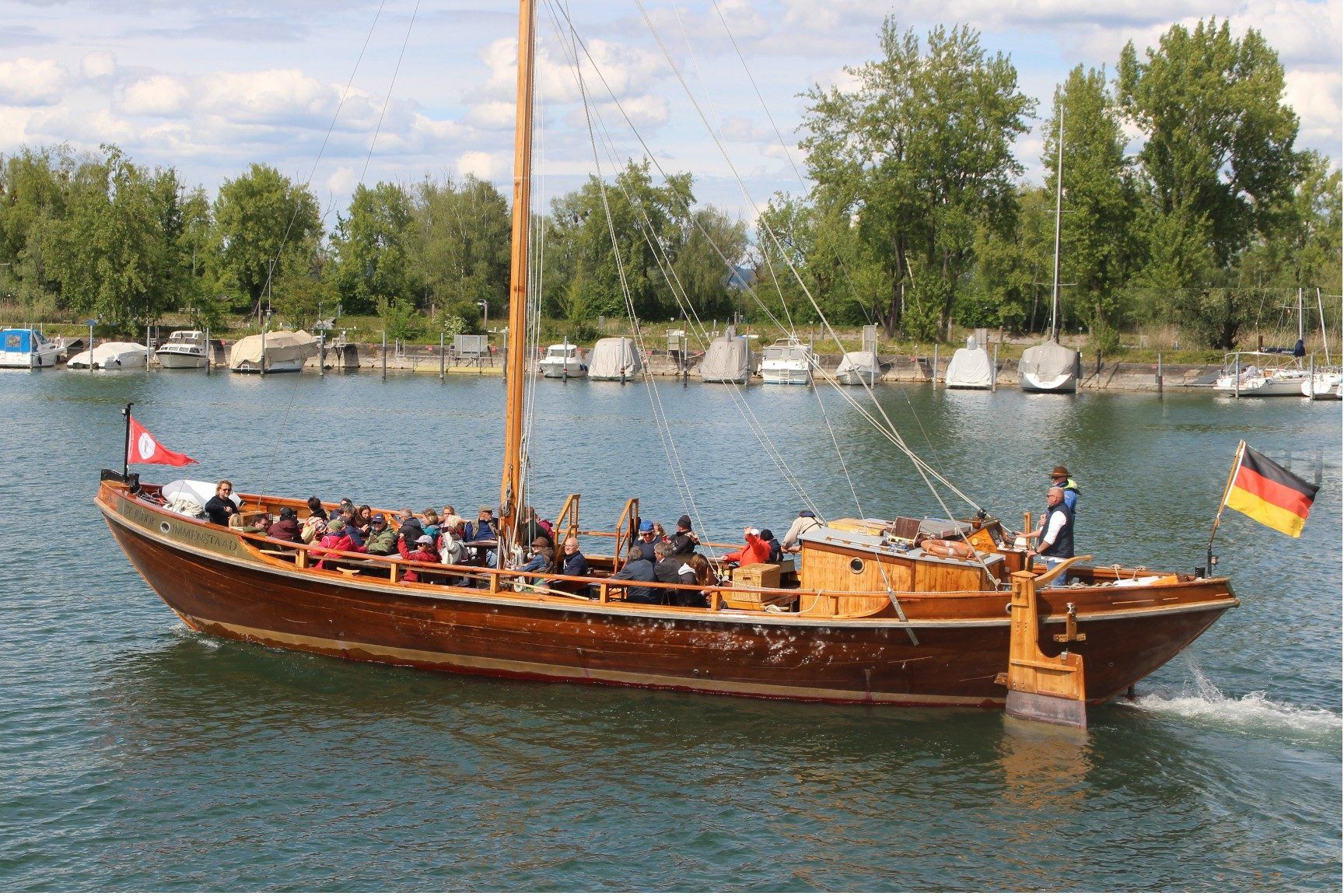 Nach dem Besuch bei der Historischen Schifffahrt nimmt die Lädine St. Jakob in Geleitfahrt mit der Hohentwiel wieder Kurs auf ihren Heimathafen Immenstaad.