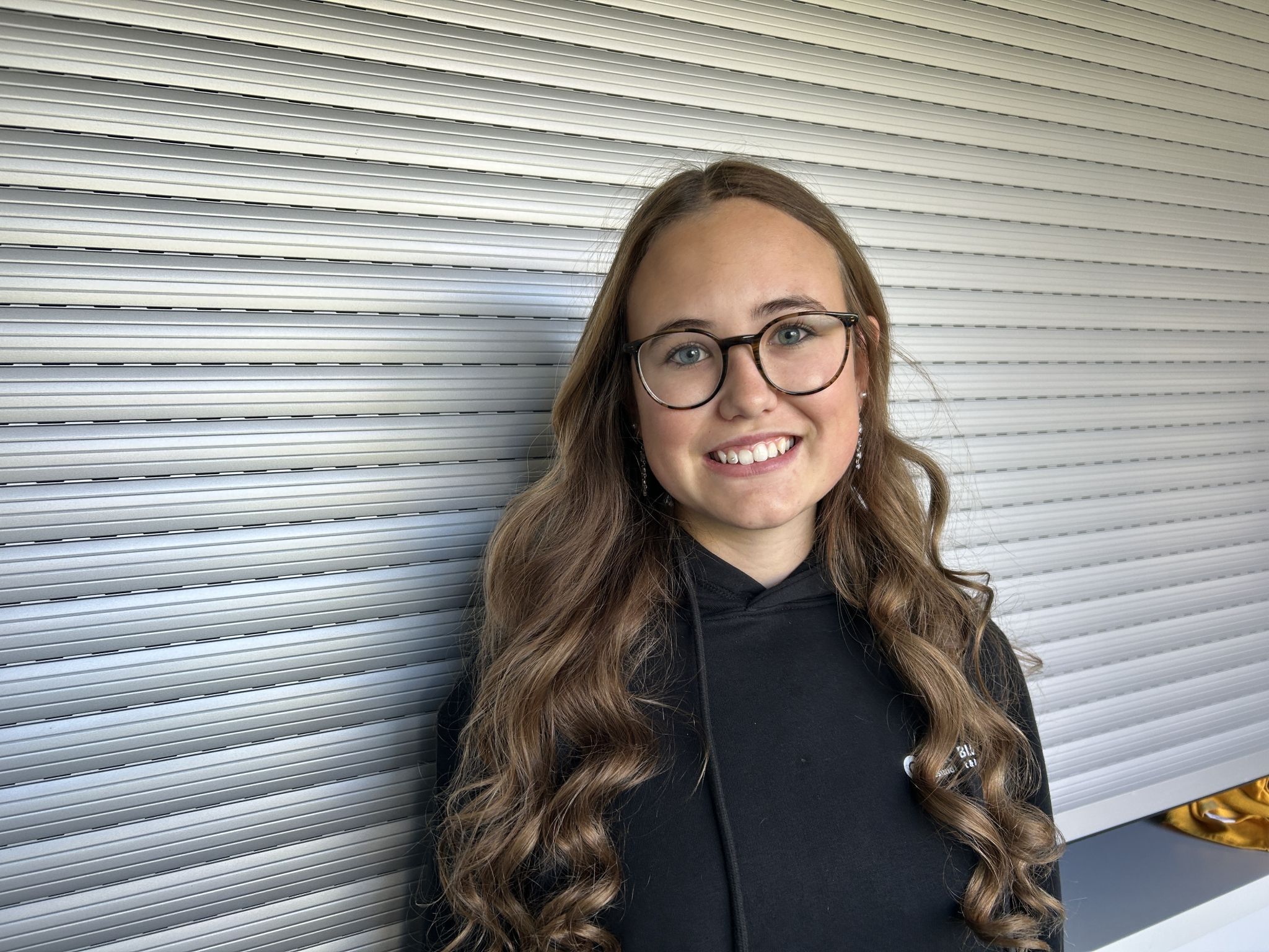 Ich bin mit einigen Kolleginnen hier und es gefällt mir echt gut. Wir würden uns mehr Treffpunktmöglichkeiten in der Gemeinde ohne Konsumzwang wünschen. Als Schüler ist das Thema Finanzen natürlich immer präsent, aber das Event ermöglicht uns unsere Wünsche auch an geeigneter Stelle zu deponieren.  Aurelia Studer, 14 Jahre, Schülerin