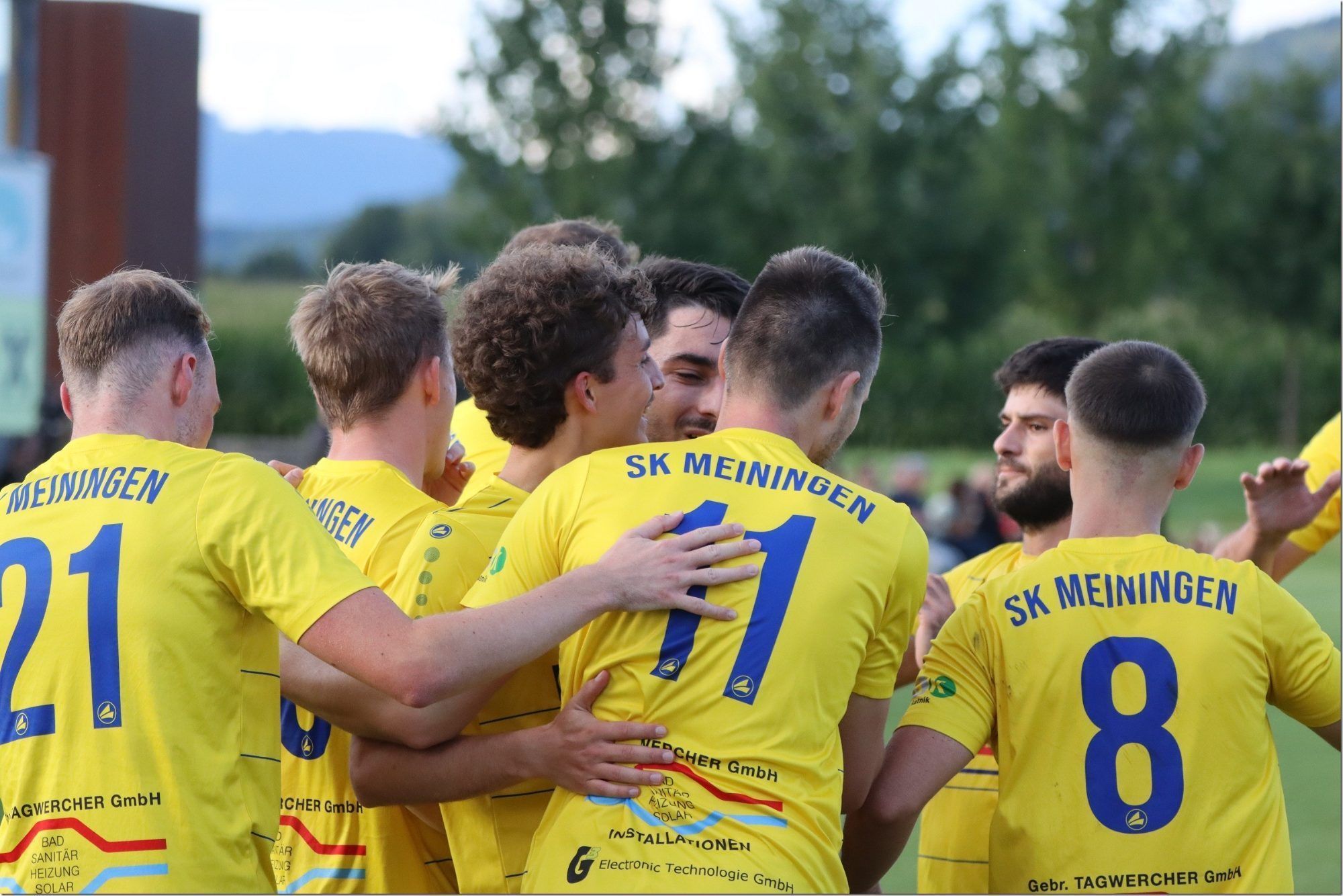 Freude in Meiningen: Der Oberländerklub bleibt in der Landesliga. KNOBEL