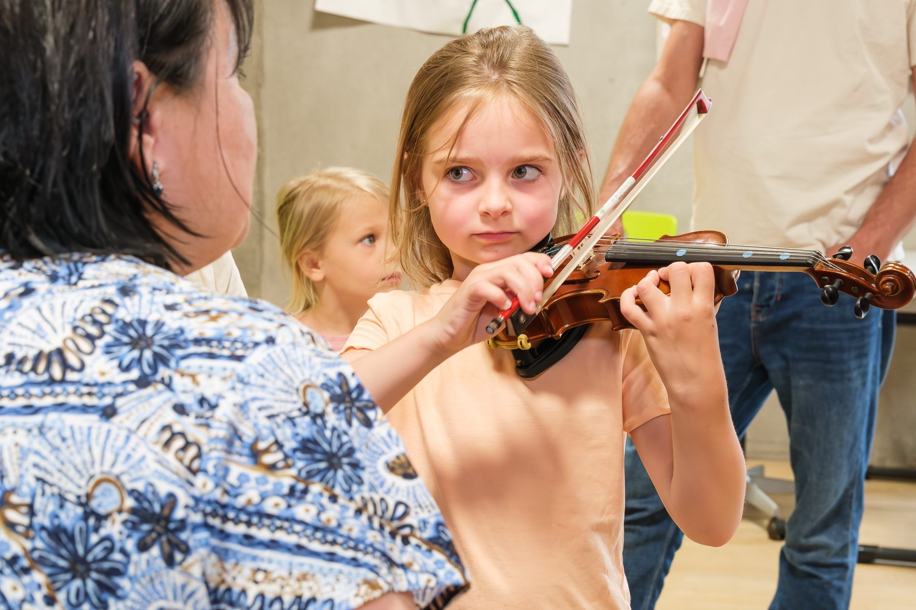 Instrumente ausprobieren stand bei den Kindern hoch im Kurs.