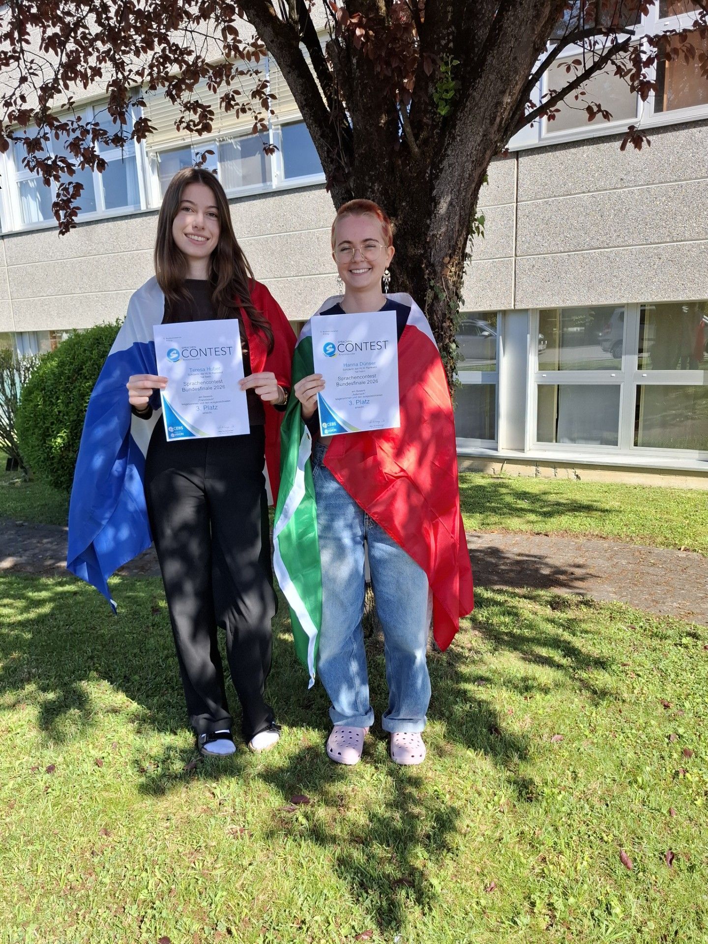 Teresa Huber und Hanna Dünser gewannen den dritten Platz in ihren Sprachen österreichweit.