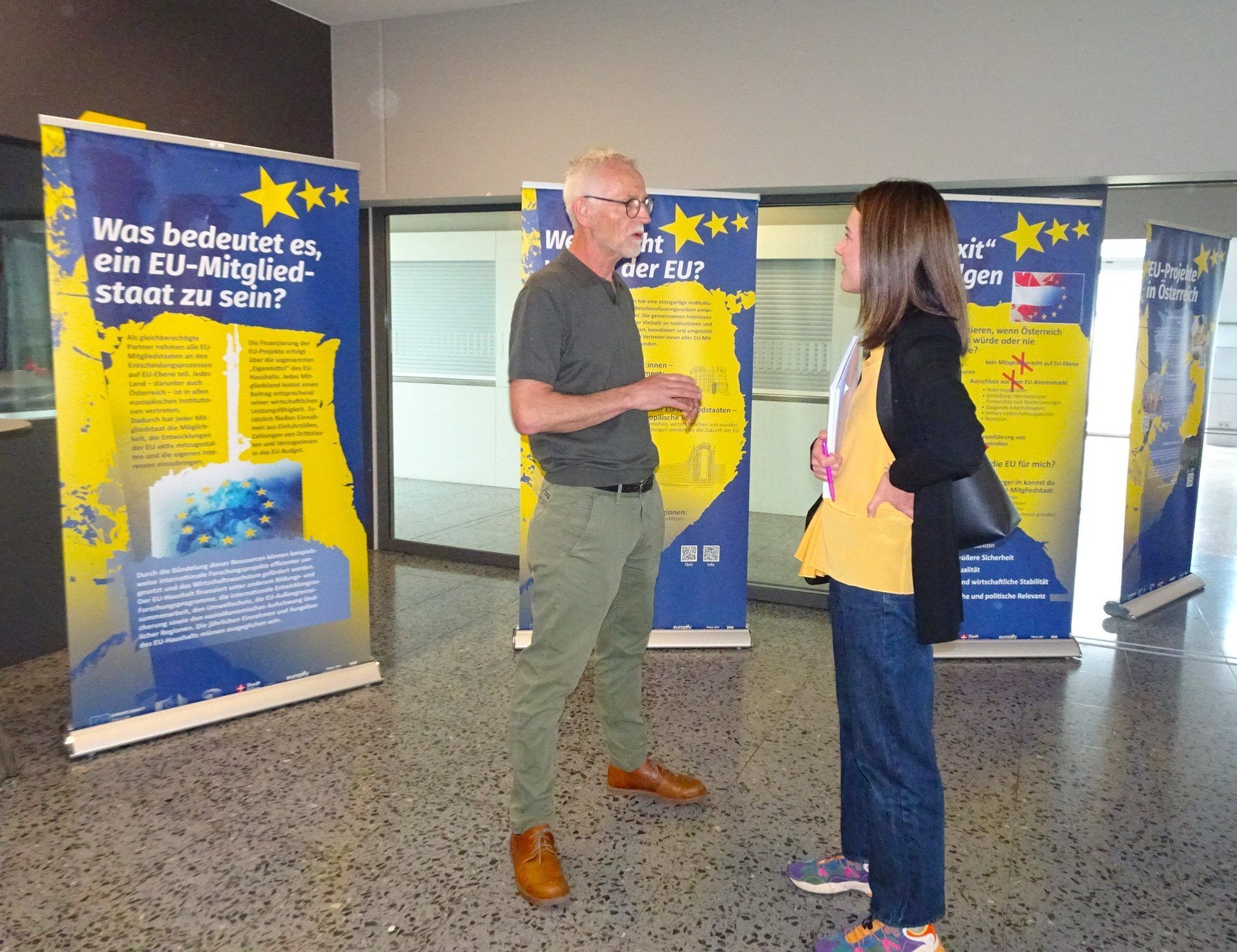 Markus Riedmann erzählte Claudia Gamon im Vorfeld über das Projekt.