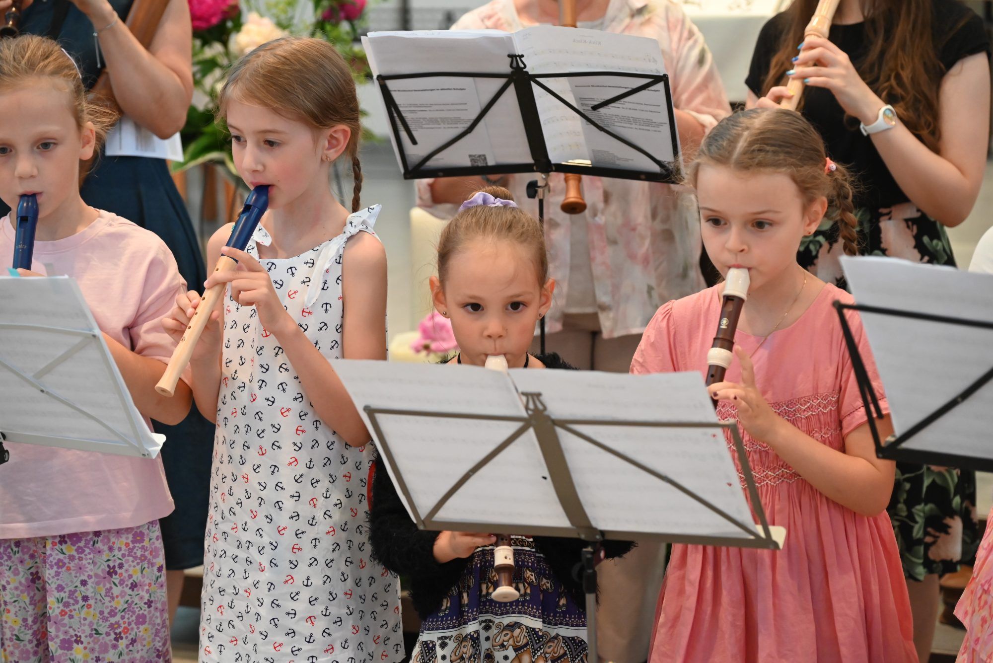 Auch ganz junge Flötenspielerinnen durften im Orchester mitspielen. 