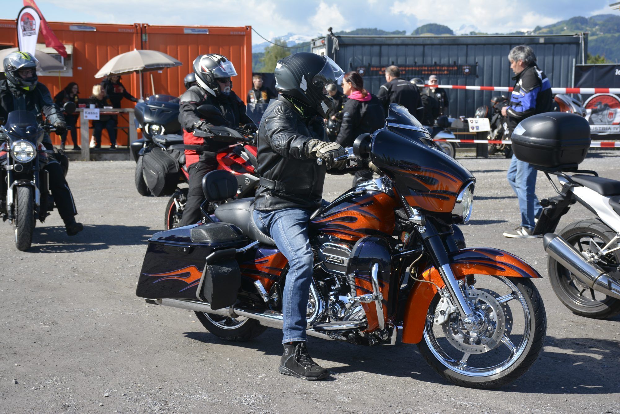 Pfarrer Alois kam in Lederkluft – und 350 Biker folgten ihm nach Hard
