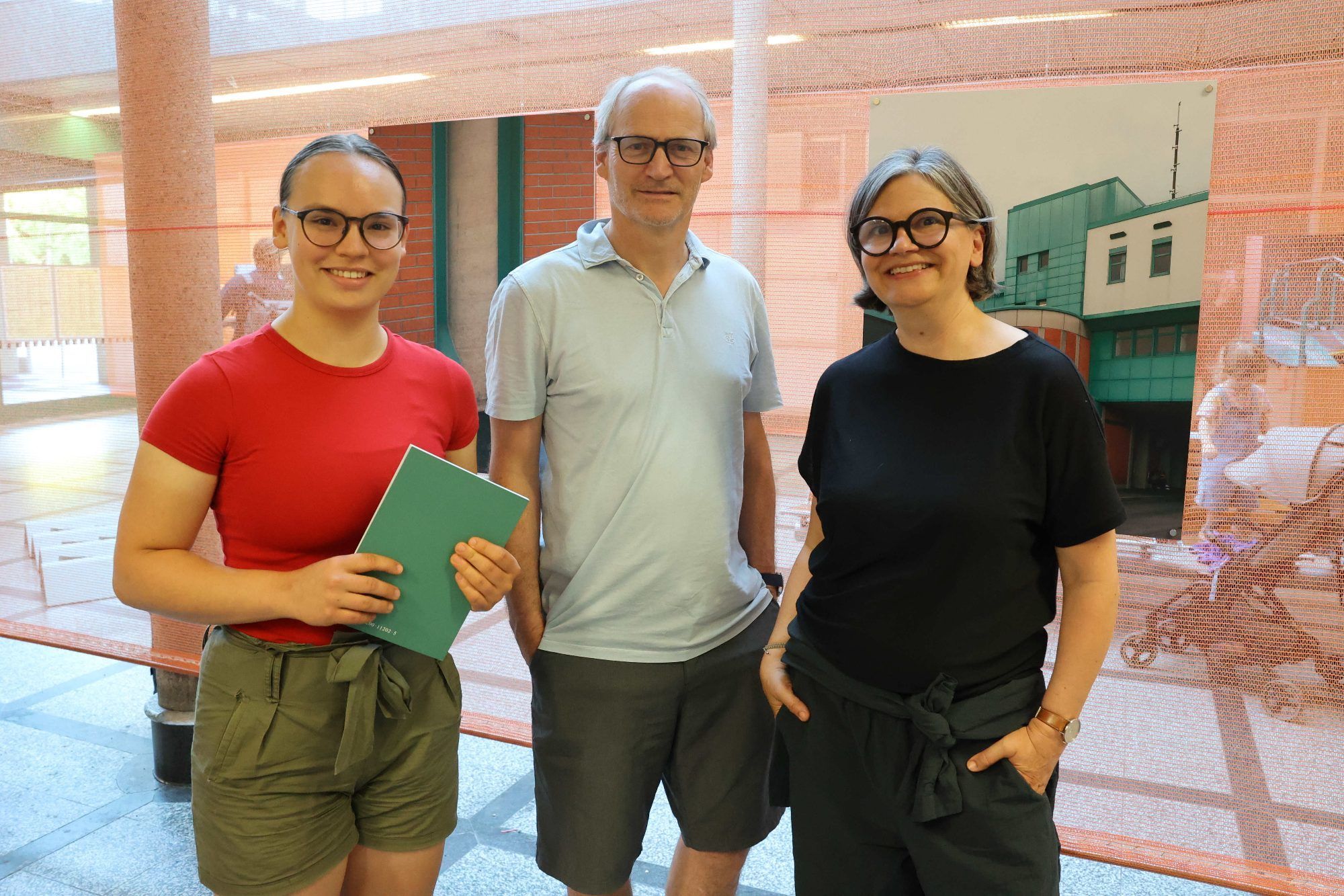 Ina Vonach mit Eltern Gerhard Vonach und Karin Guldenschuh.