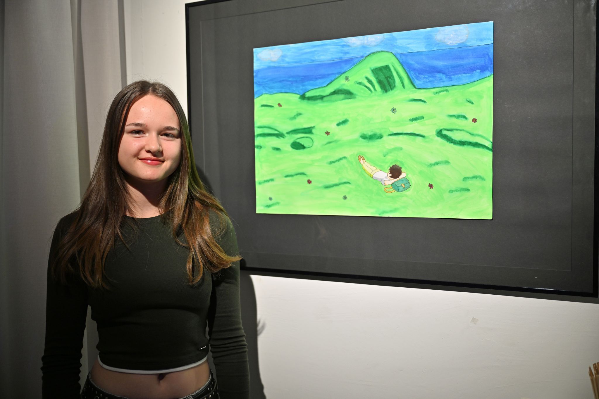 Anne-Mae mit ihrem Bild, das als Cover für den Folder ausgewählt wurde.