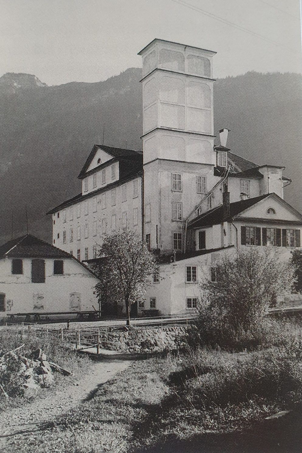 Obere Spinnerei mit Wasserturm und Wohnanbau um 1935. Foto R.Mähr