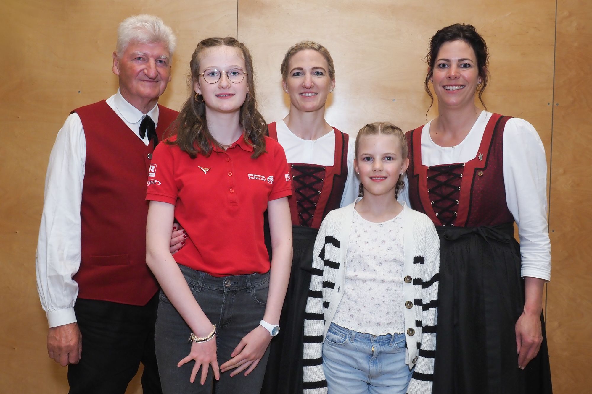 Familie Mittelberger - Rudl Mittelberger, Enkelin Emely, Tochter Nicole Dobler, geb. Mittelberger, Lara Nachbaur mit Mama Doris Nachbaur, geb. Mittelberger