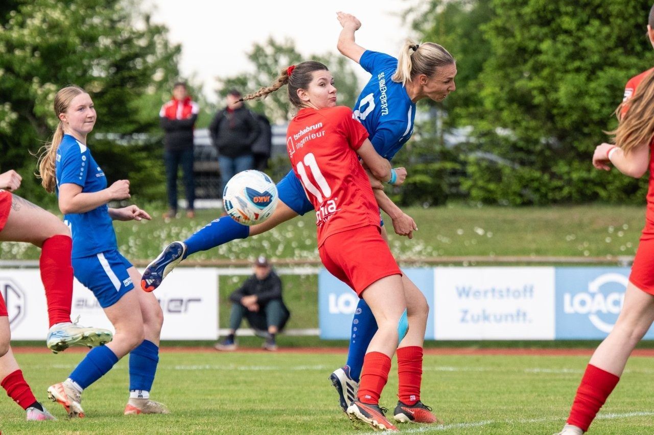 Theresa Leite gegen Alexandra Sturm. 