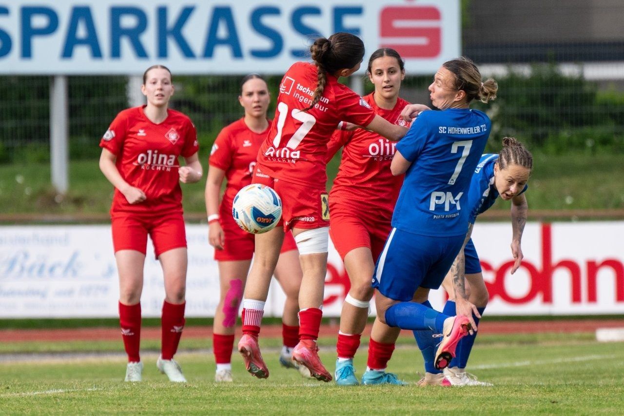 Tuana Unat gegen Kapitänin Elisa Caroline Wucher. 