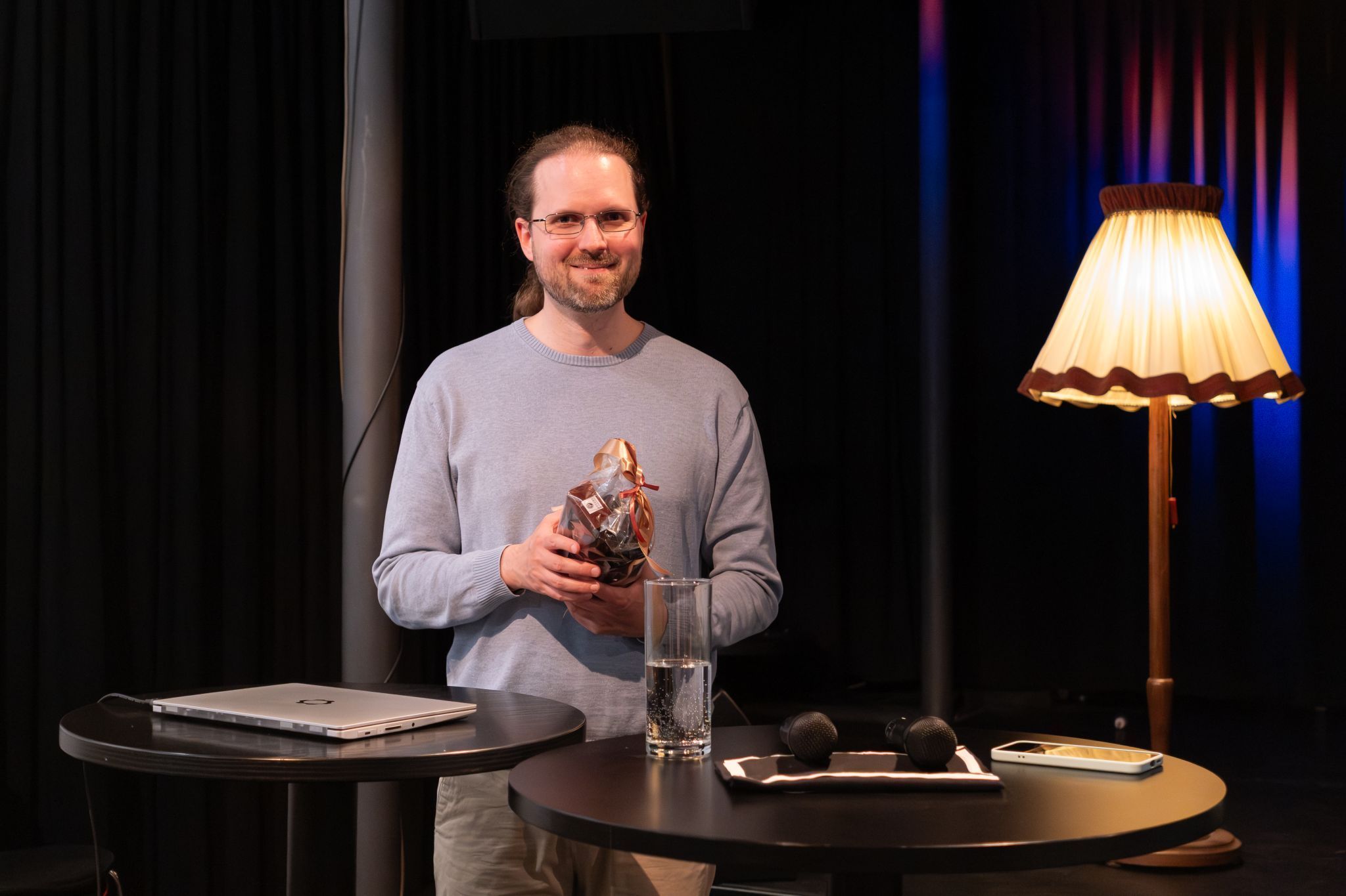 Dr. Balázs Szántó erhielt ein kleines Dankeschön vom Sozialsprengel Hard.