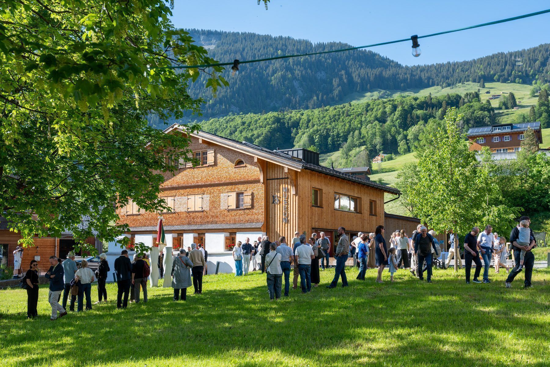 Feierliche Enthüllung der „colonna infinita“ im Museumspark