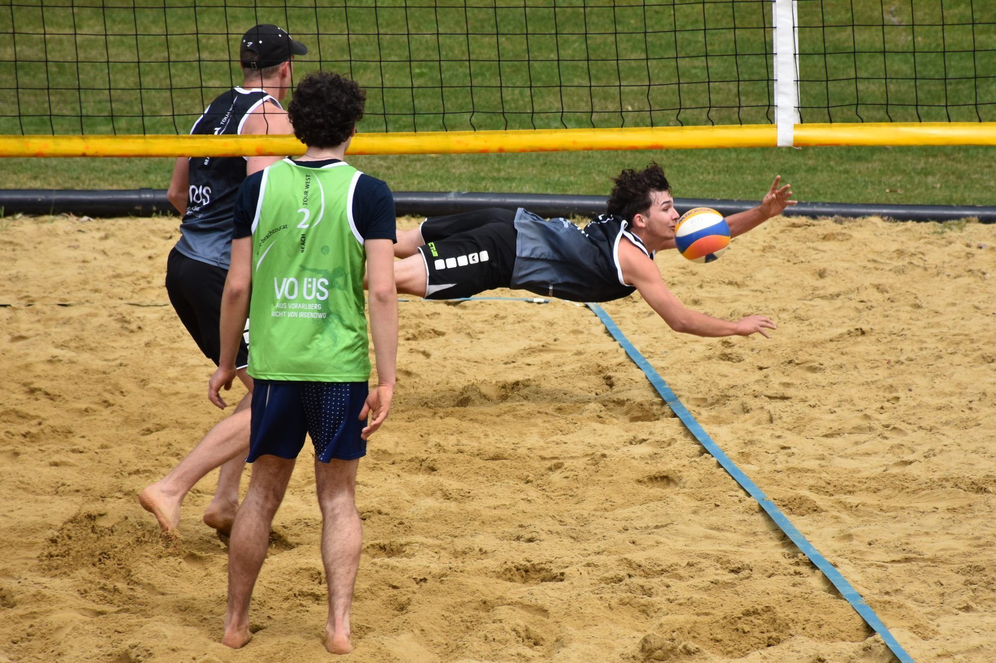 Beachvolleyballer trotzten Wind und Wetter
