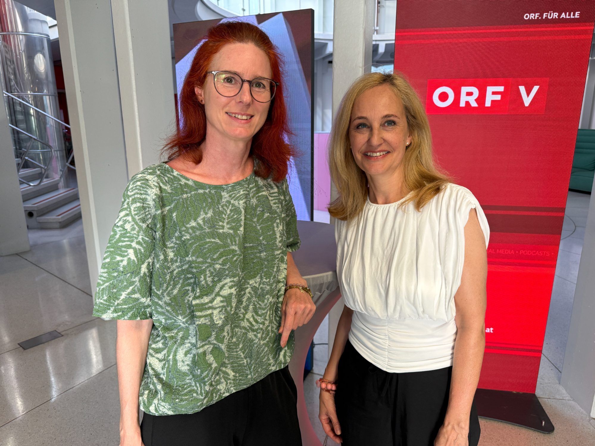 Karoline Müller und Angelika Zelzer von der Marien Apotheke in Rankweil