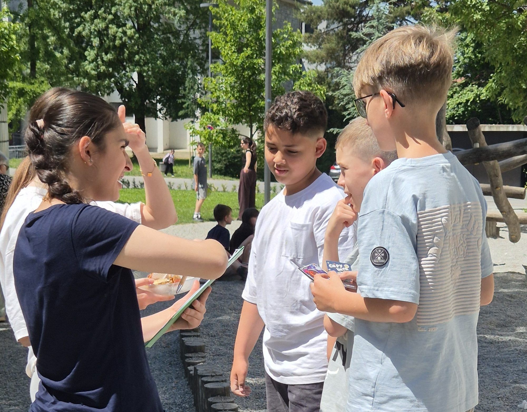 Die Jugendlichen machten auch eine Umfrage zum Thema Lebensmittelverschwendung.