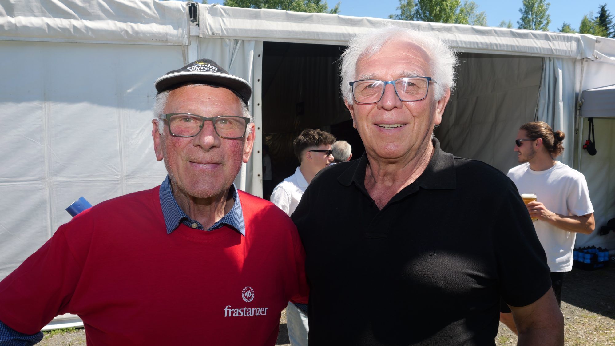 Hobbyfussball-Urgesteine Heribert Gut und Zeltelektriker Joe