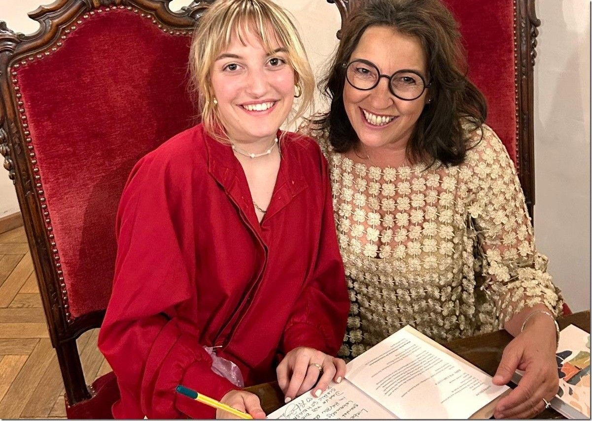 Mutter-Tochter Projekt: Lilo Amann-Schwarz mit ihrer Tochter Zoe freuen sich über das erste gemeinsame Buch.