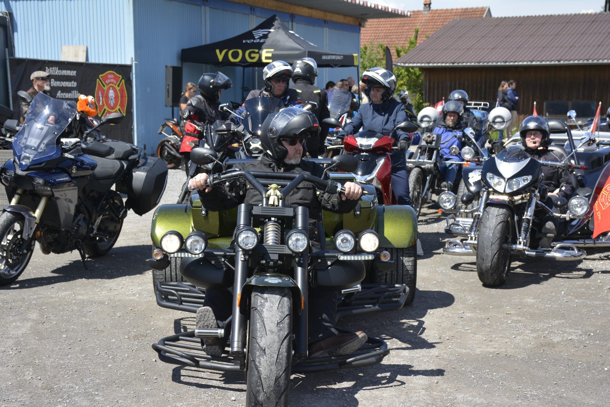 Pfarrer Alois kam in Lederkluft – und 350 Biker folgten ihm nach Hard