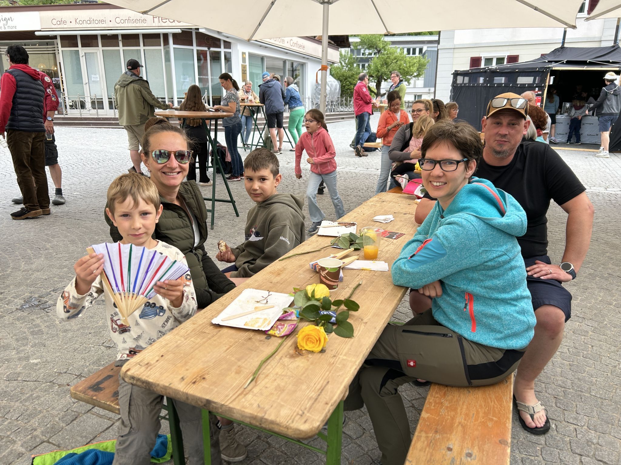 Impressionen vom Pfadi Frühstück am Schrunser Kirchplatz (Bildergalerie)