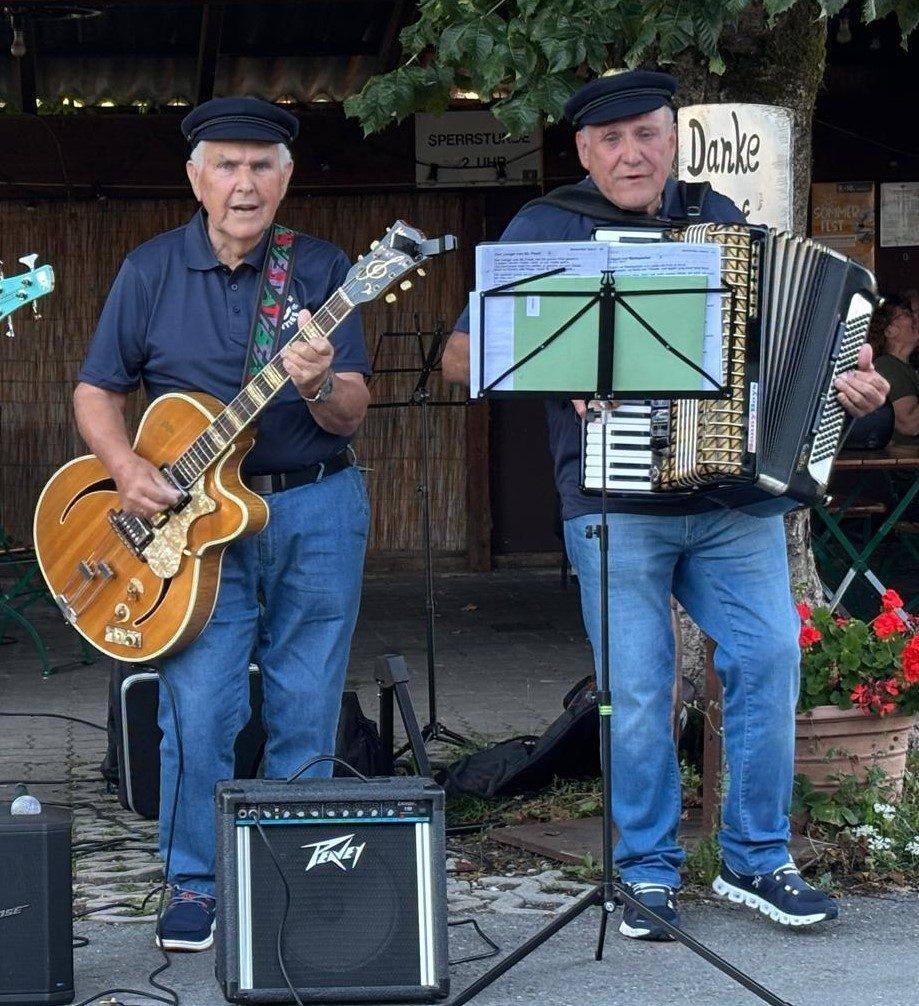 Von Musik bekommen die Blum-Brüder nicht genug – darum sind sie seit einem Jahr auch bei den Rheindelta-Shanties aktiv.
