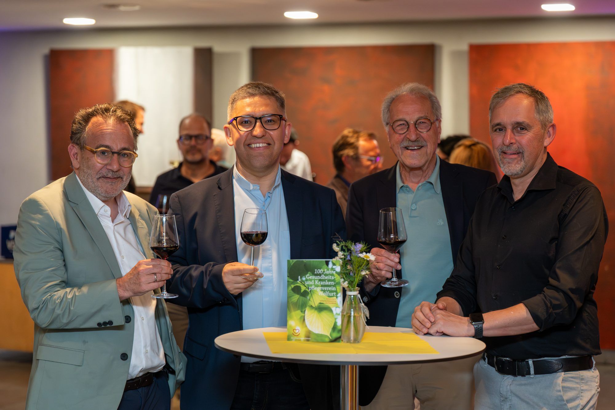 Dir. Jürgen Adami (Raiba am Hofsteig), Pfarrer Marius Dumea, Alt-Bgm. Erwin Mohr sowie Gerald Klocker (Marktgemeinde Wolfurt). (Foto: GKPV Wolfurt)