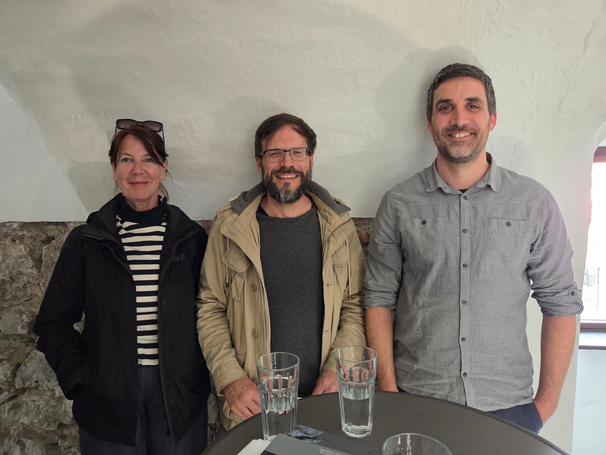 Referent Christoph Walser (re.) mit Steffi Scheil und Thomas Bachnetzer vom Bundesdenkmalamt.(Foto OS)