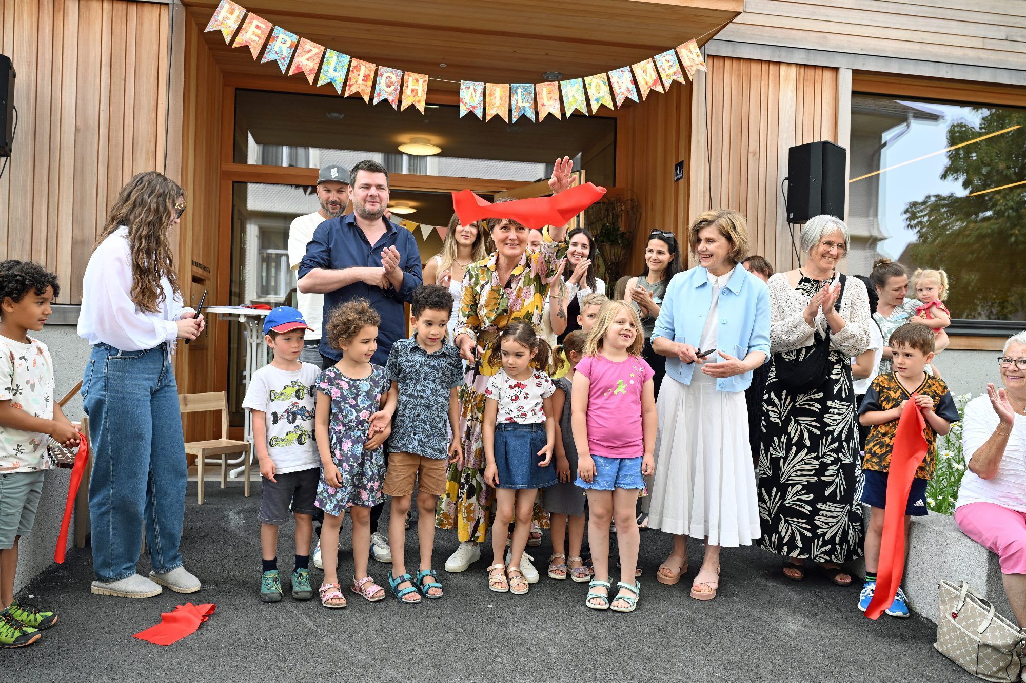 Operation Banddurchschnitt geglückt: Das neue Kinderhaus ist eröffnet!