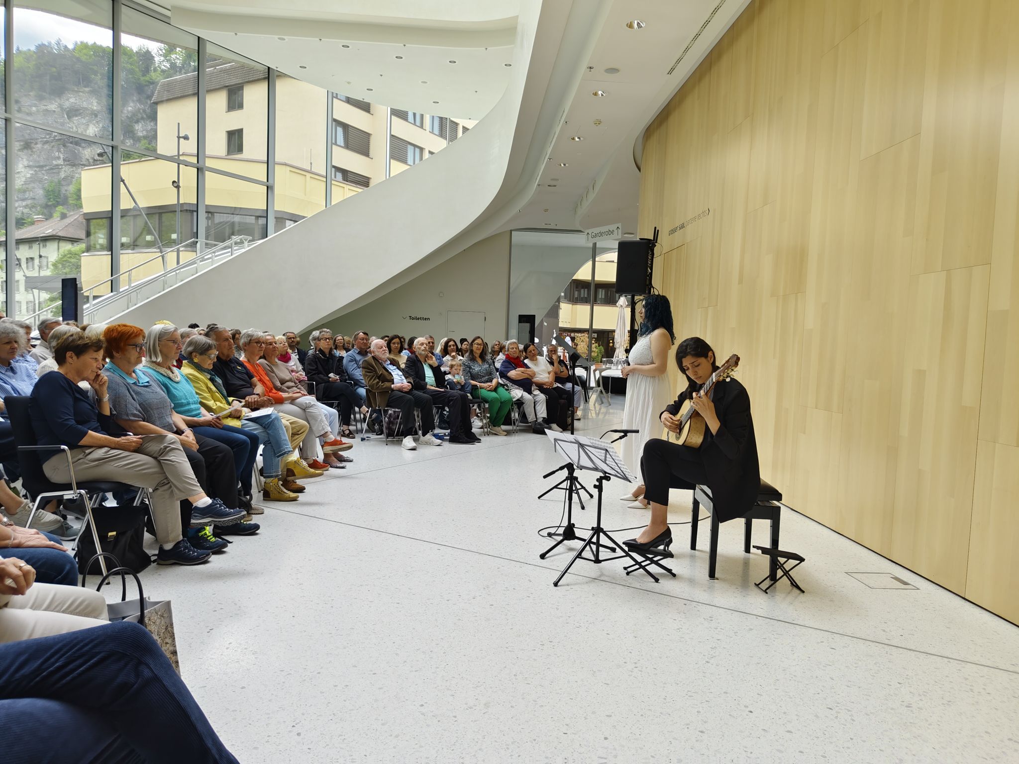 Stimmgewalt und Präzision: Saghar Ahmadi Marvast (Sopran) und Rojina Emadi (Gitarre) sorgten für Gänsehautmomente.