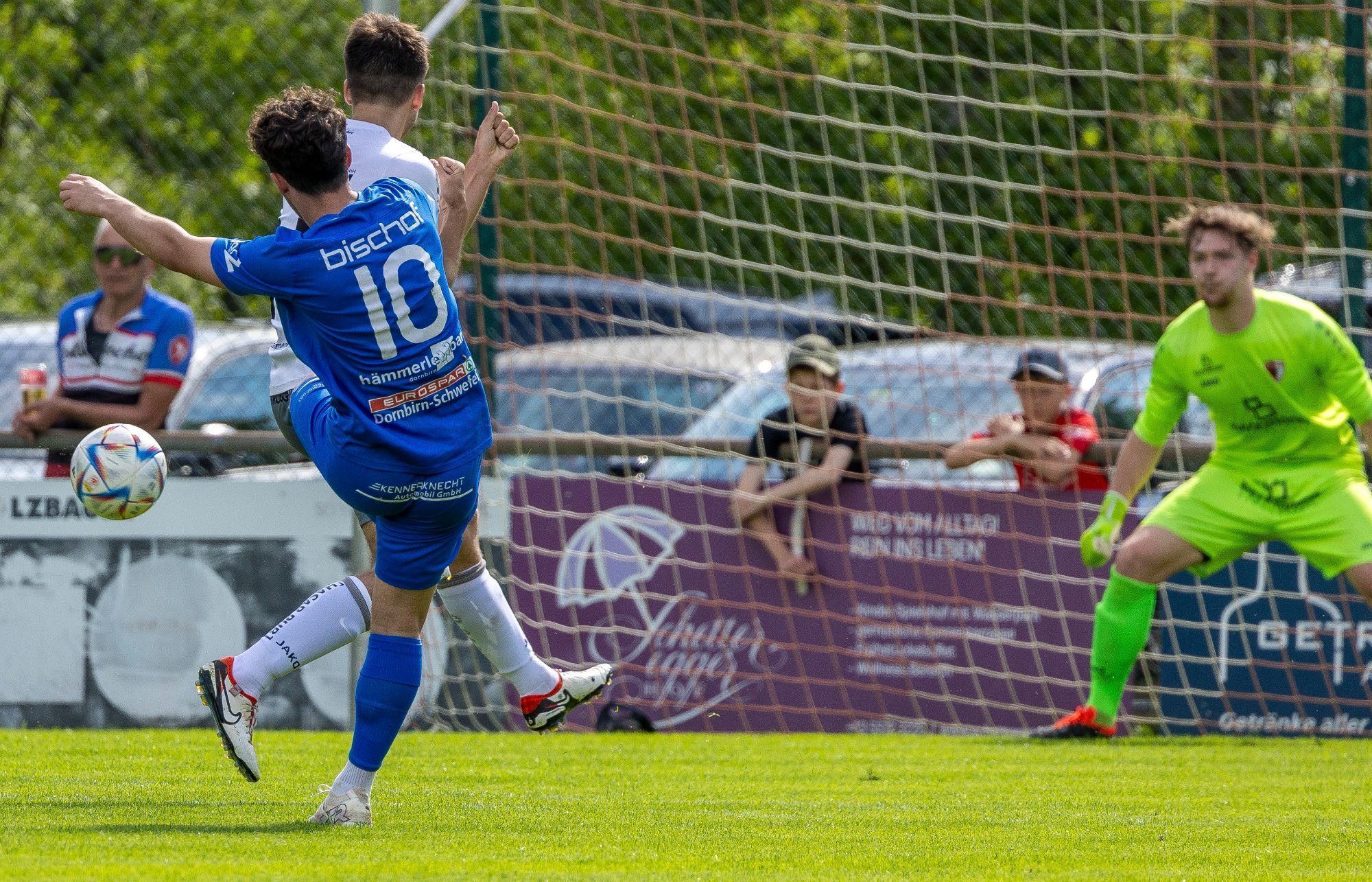 Solche raffinierte Bälle spielt Max Lampert seit Jahren in Dornbirn. VN