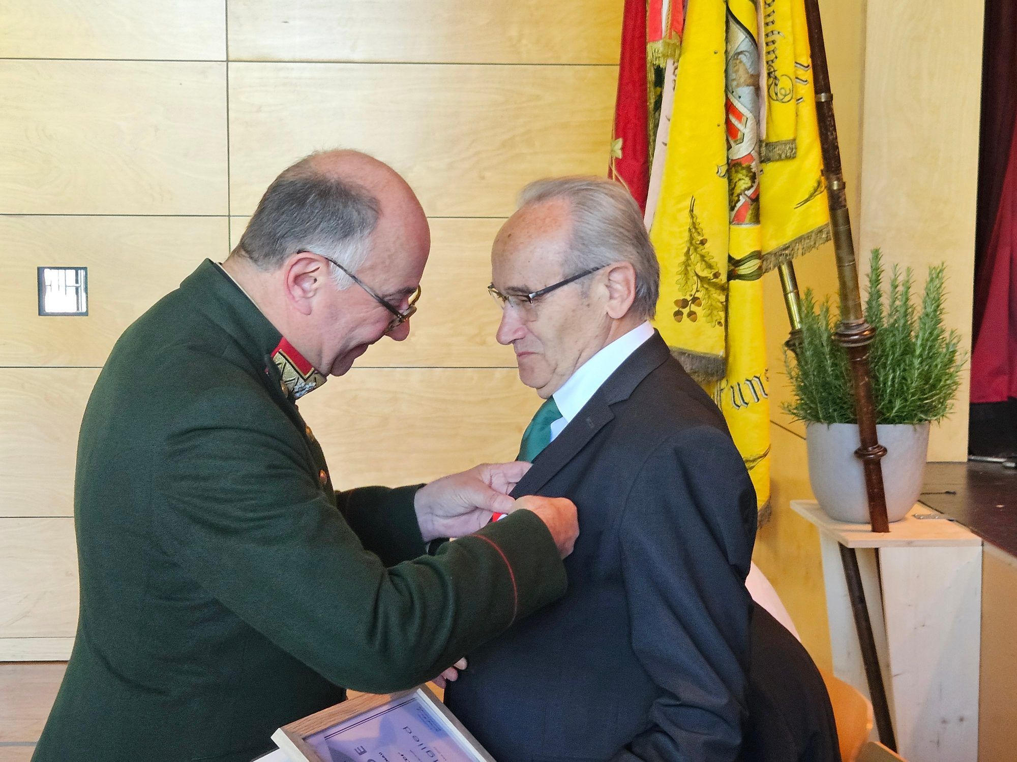 Auch Altbürgermeister Peter Bereuter wurde als verdientes Mitglied des Kameradschaftsbunds ausgezeichnet.
