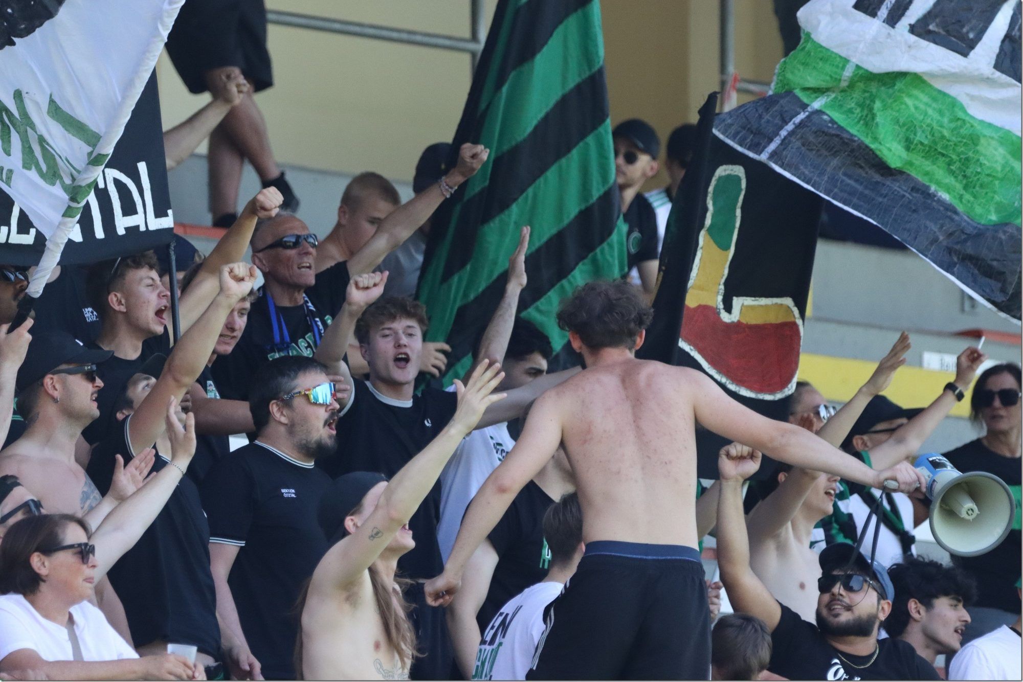 Heiße Wacker-Fans. KNOBEL